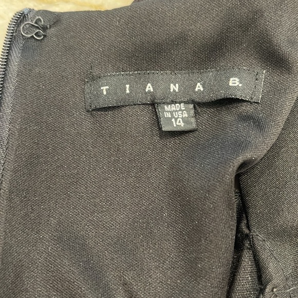 Tiana B Red & Black Beaded Neckline Cocktail Dress –‎ Size 14 - Picture 5 of 13